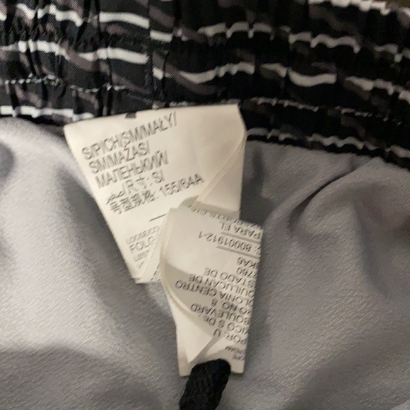 Under Armour running shorts - Picture 3 of 4